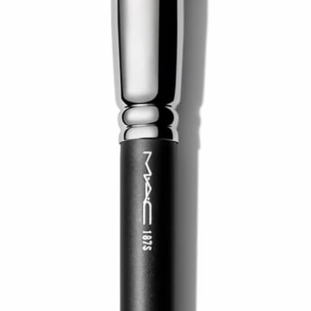 M.A.C 187S Duo Fibre Face Brush